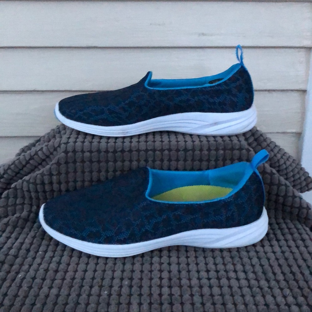 Vionic Slip Ons - Picture 4 of 7
